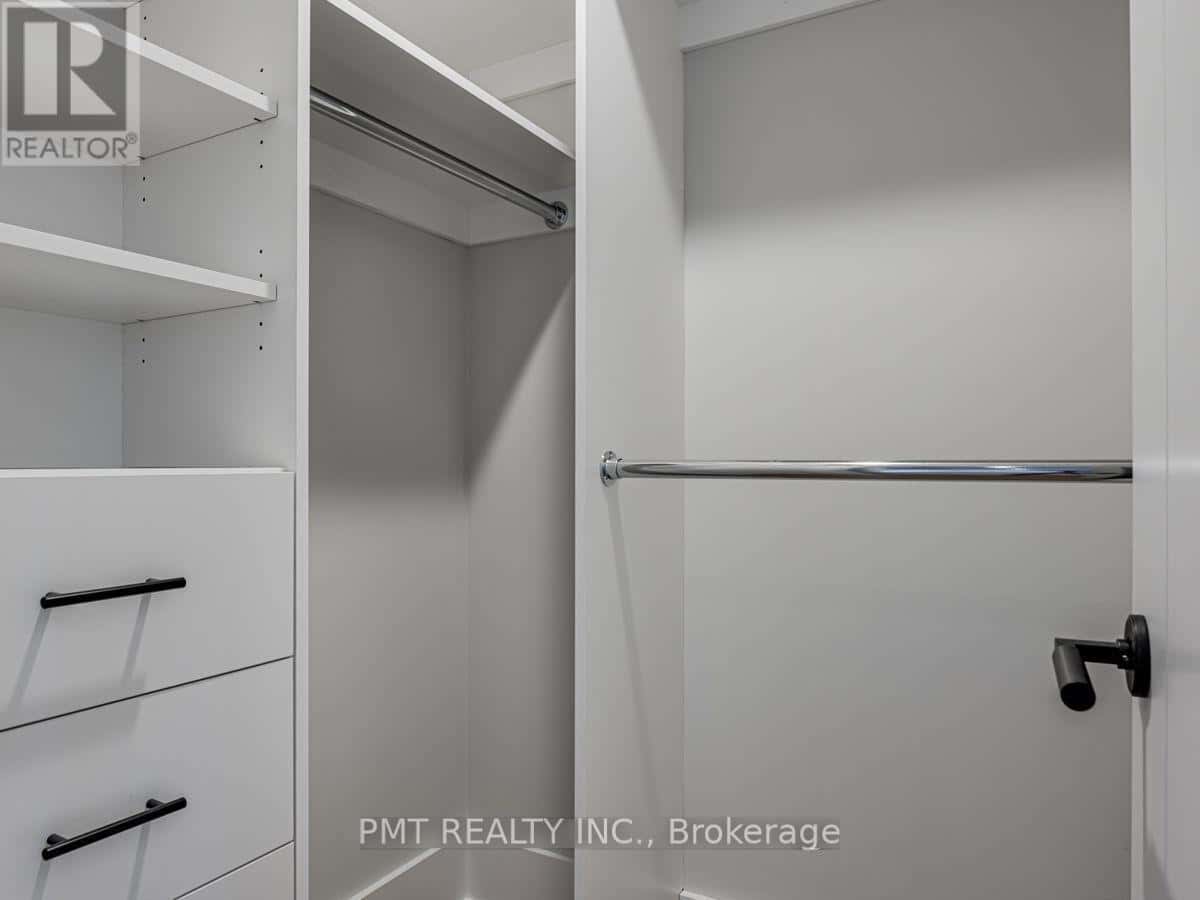 Toronto (Lawrence Park North) — Toronto (Lawrence Park North) - Photo 5 of 18