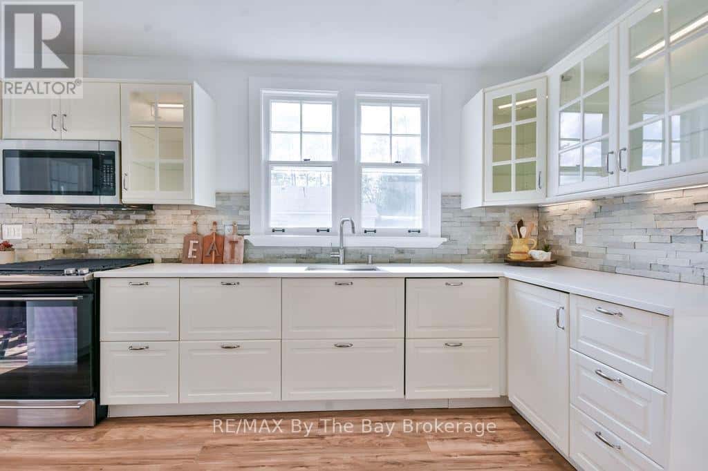 Wasaga Beach — Wasaga Beach - Photo 5 of 29