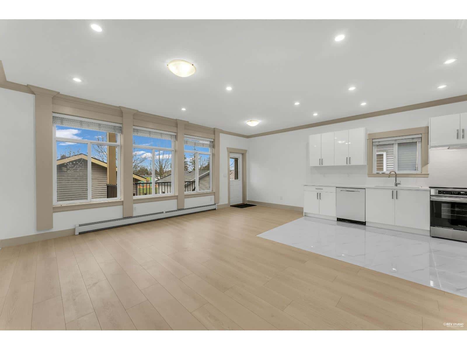 13125 108 AVENUE — Surrey, British Columbia - Photo 4 of 37