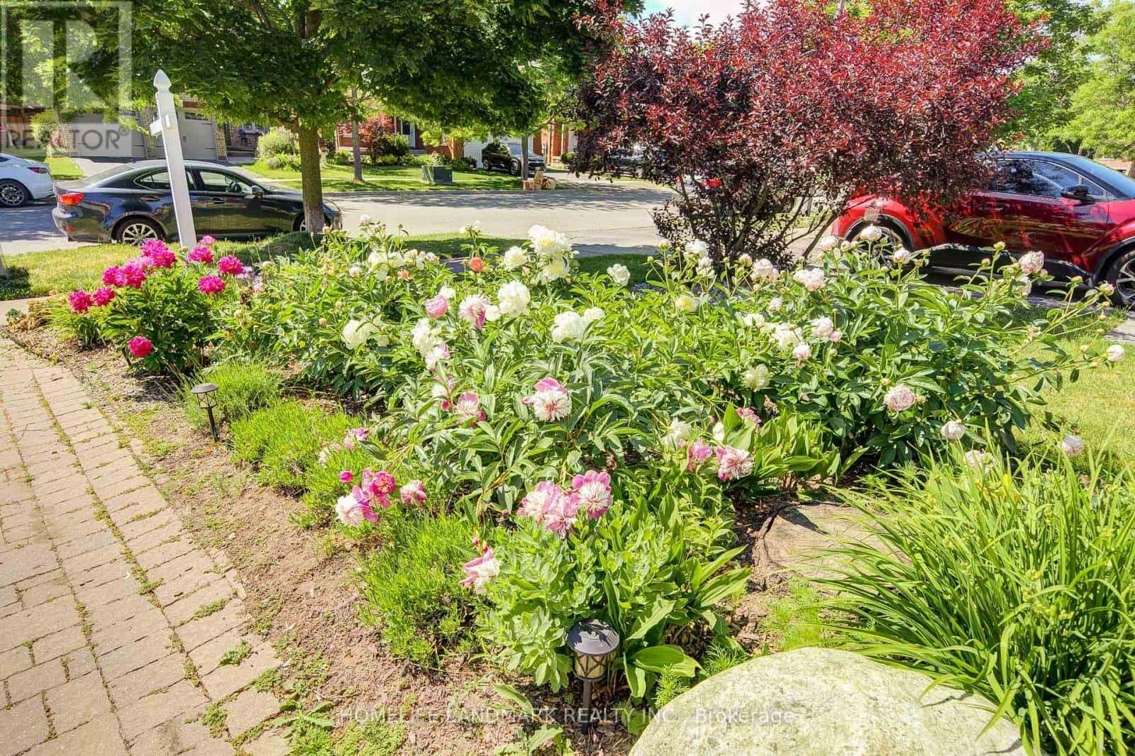 1925 PINE GROVE AVENUE — Pickering (Highbush), Ontario - Photo 2 of 40