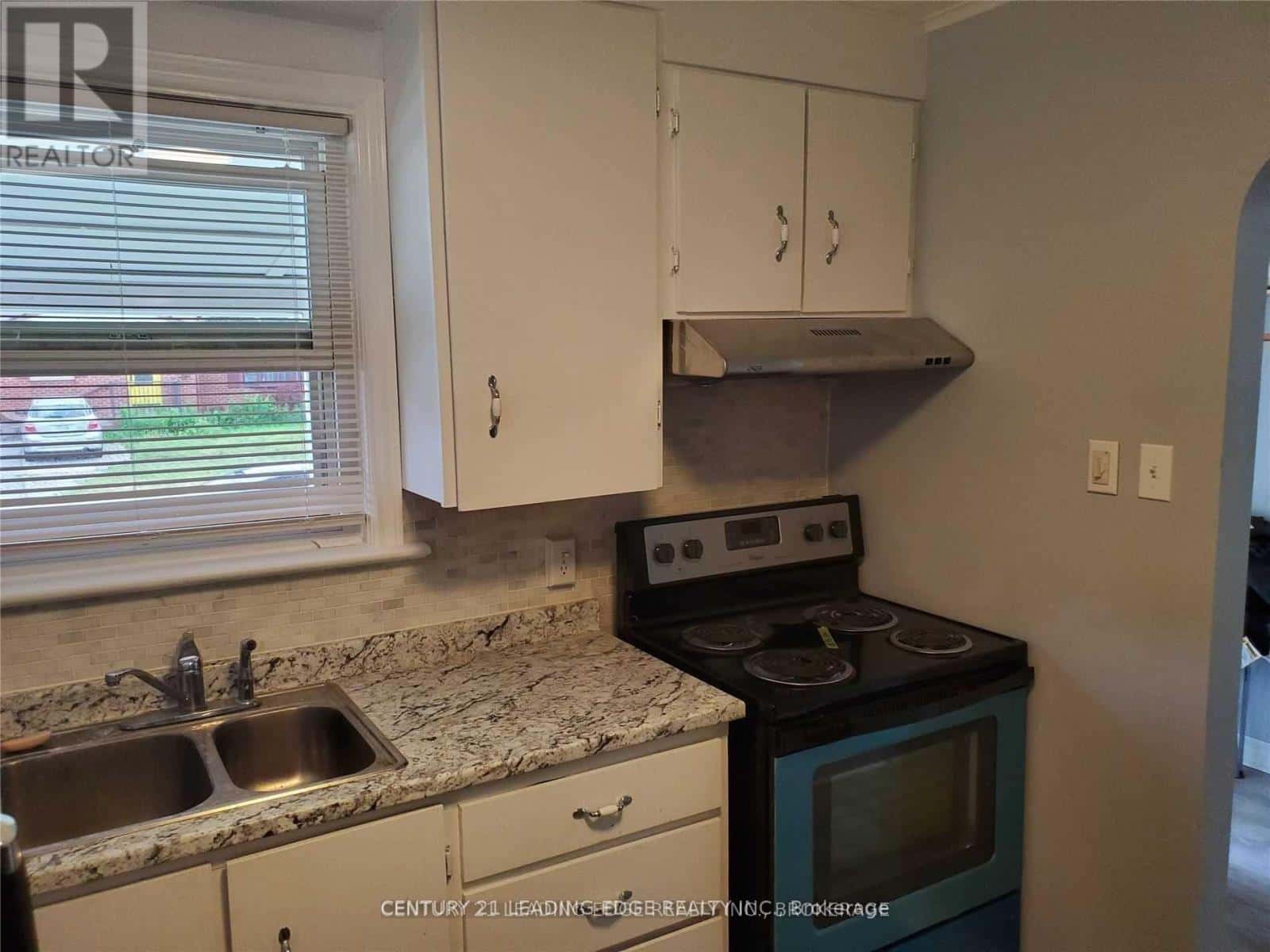 MAIN - 70 ADMIRAL ROAD — Ajax (South East) - Photo 2 of 7