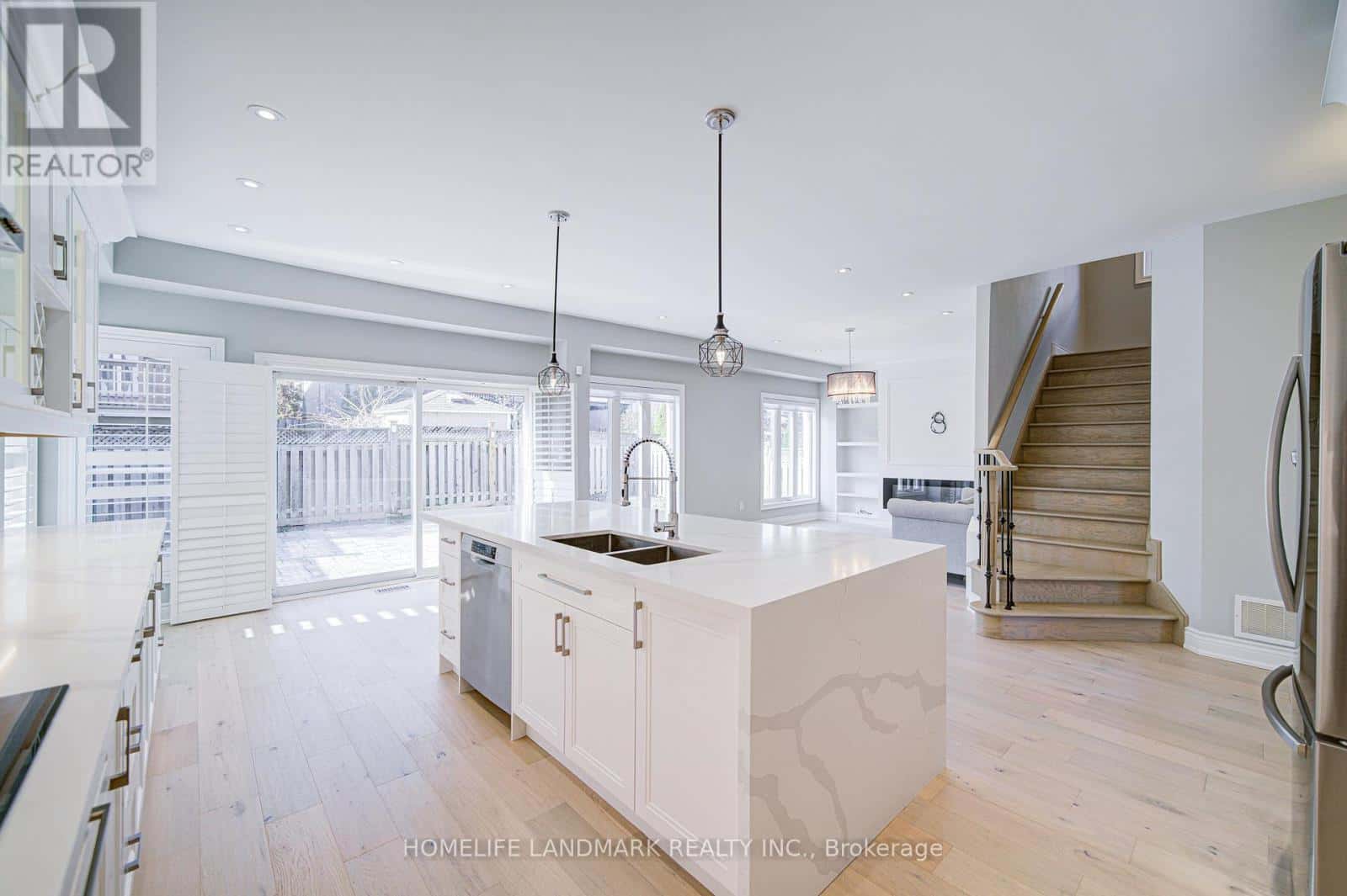 214 ALFRED PATERSON DRIVE — Markham (Greensborough), Ontario - Photo 4 of 48