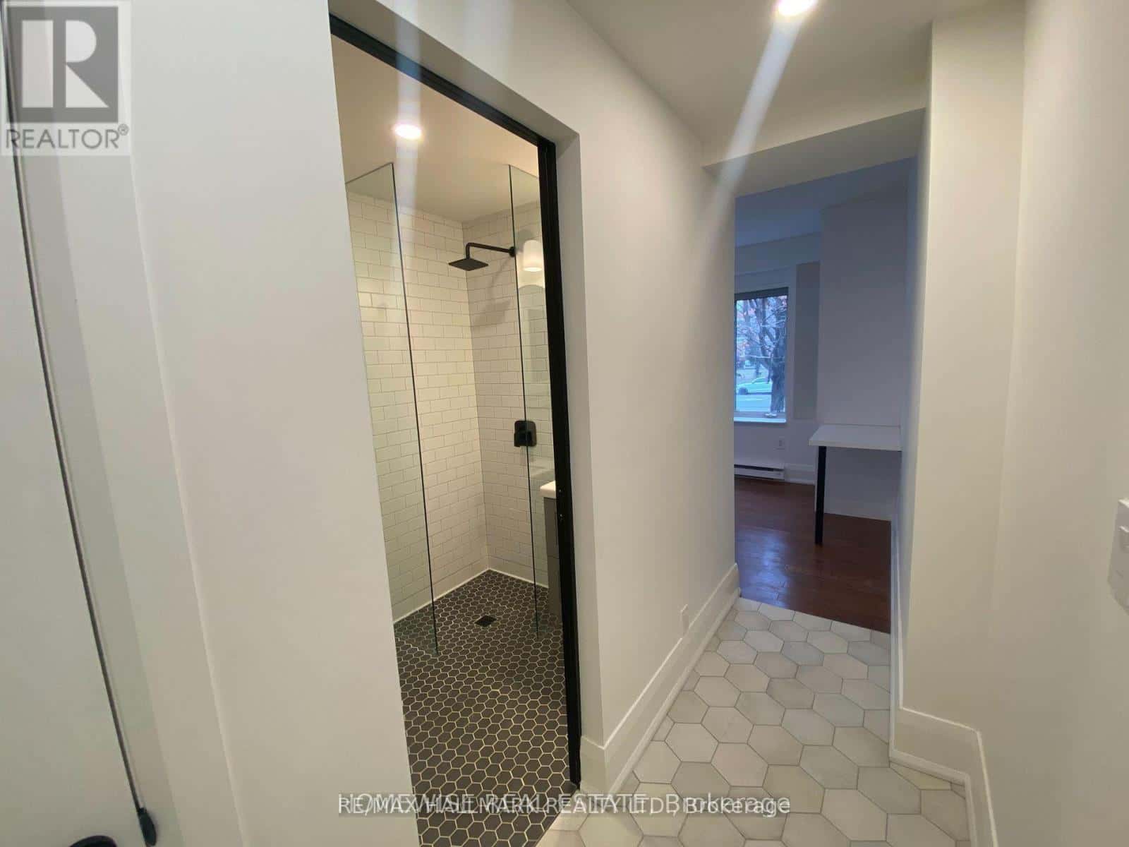 Toronto (High Park-Swansea) — Toronto (High Park-Swansea) - Photo 5 of 8