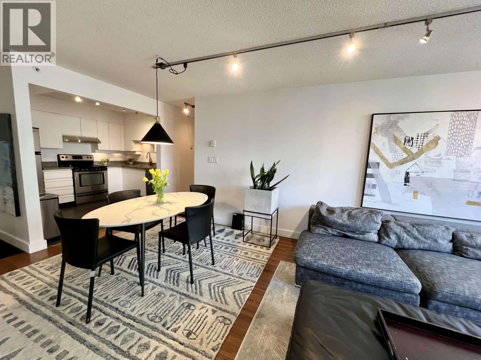 807 950 CAMBIE STREET — Vancouver, British Columbia - Photo 4 of 22