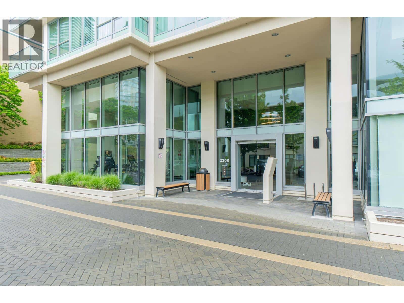 1901 2200 DOUGLAS ROAD — Burnaby, British Columbia - Photo 2 of 40