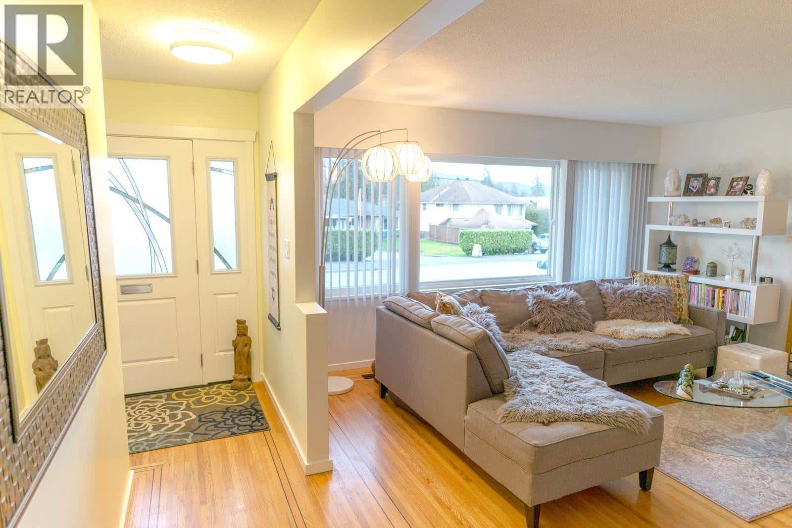 21776 MOUNTAINVIEW CRESCENT — Maple Ridge, British Columbia - Photo 5 of 38