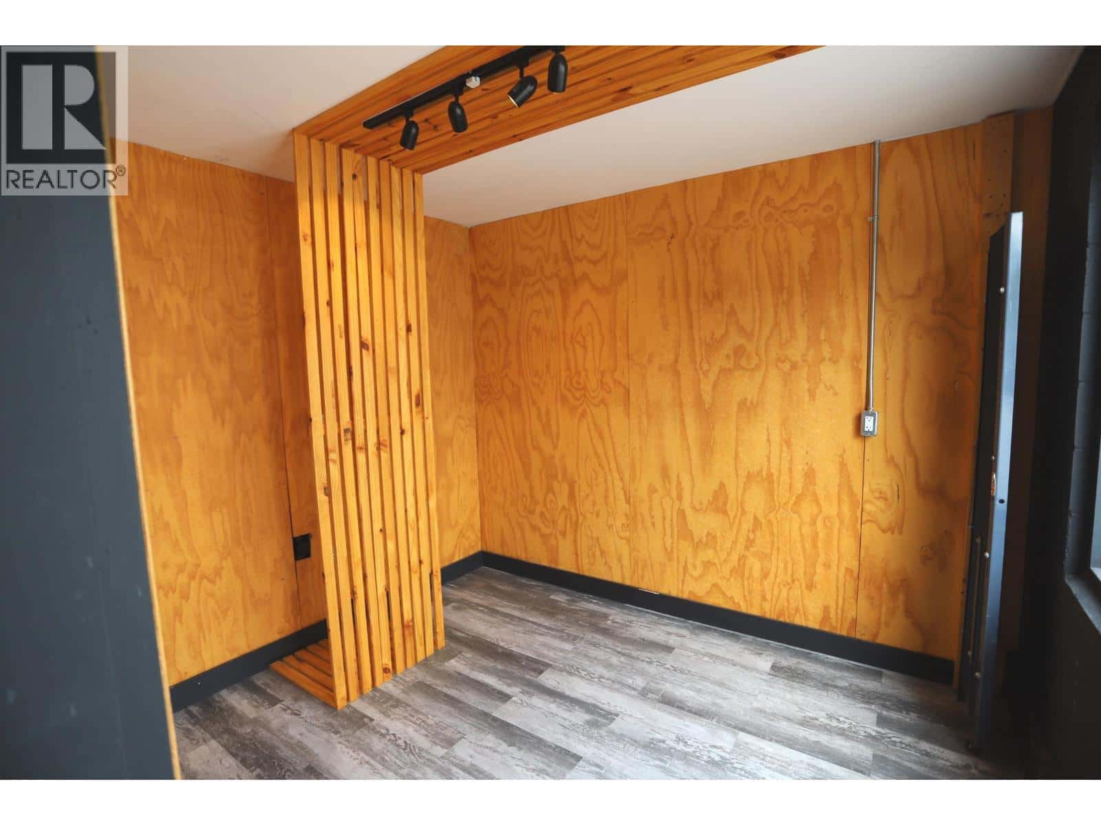 12 38927 QUEENS WAY — Squamish - Photo 4 of 18