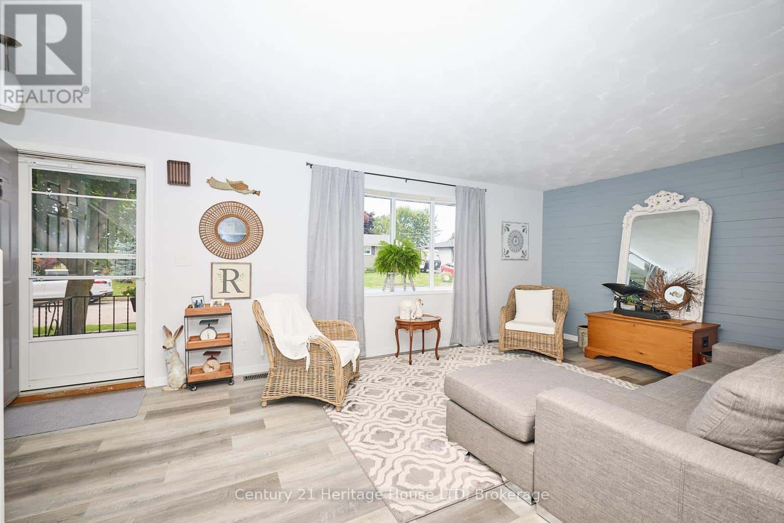 15 MALKIN AVENUE — Fort Erie (Lakeshore), Ontario - Photo 2 of 46