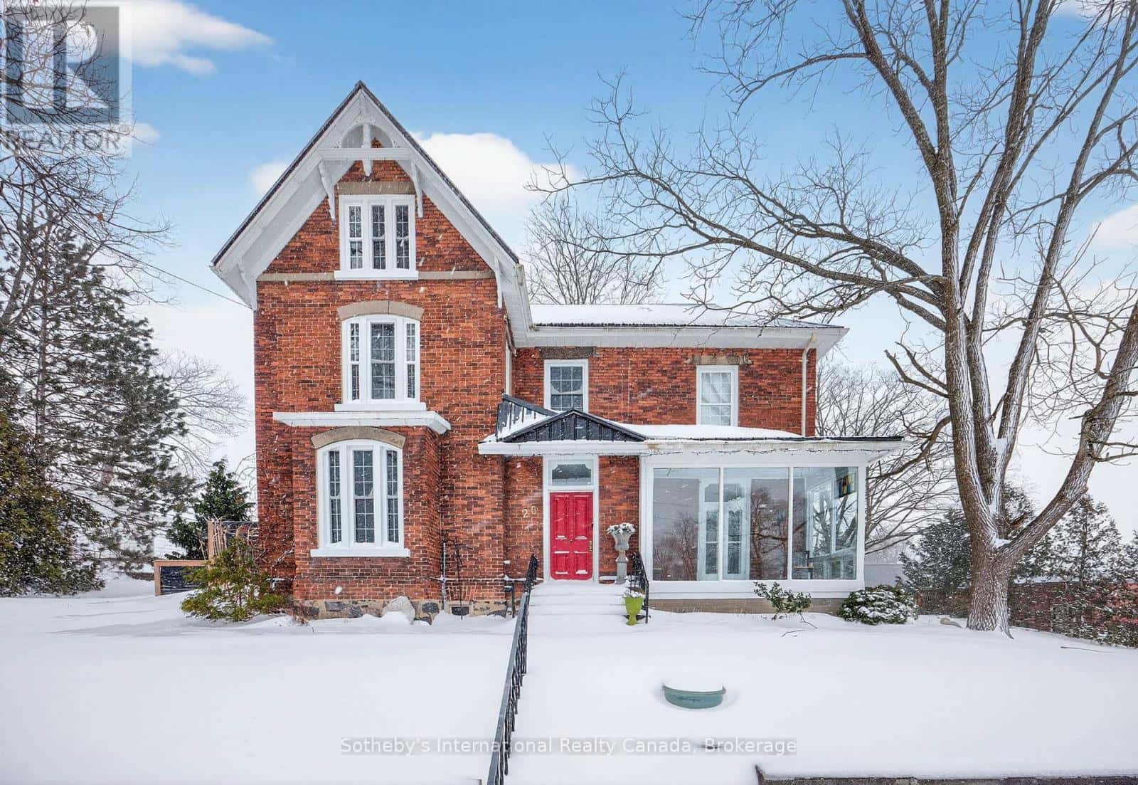 26 ROBERT STREET E — Penetanguishene, Ontario - Photo 2 of 100