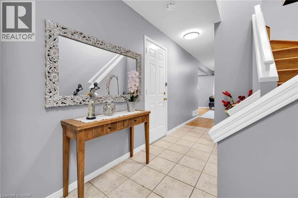 5 VULCAN Court — Hamilton, Ontario - Photo 5 of 42