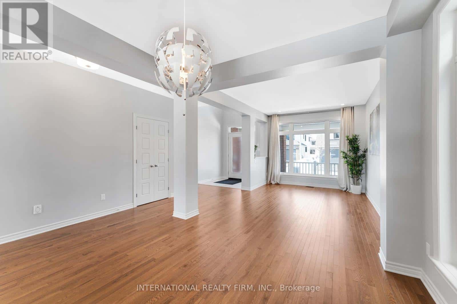 696 MOONFLOWER CRESCENT — Ottawa, Ontario - Photo 4 of 25