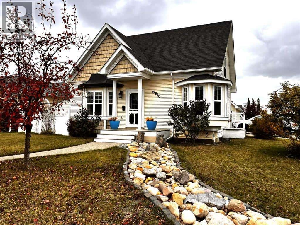 5910 60 Street — Olds, Alberta - Photo 2 of 39