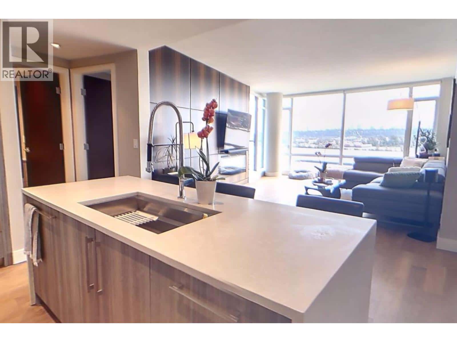 1406 210 SALTER STREET — New Westminster, British Columbia - Photo 5 of 25