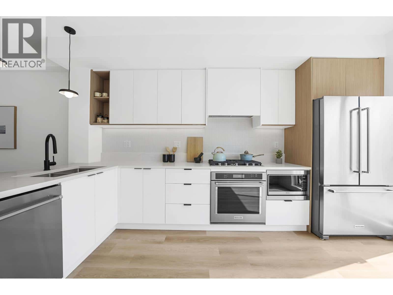 144 388 DUNCAN STREET — New Westminster, British Columbia - Photo 5 of 31