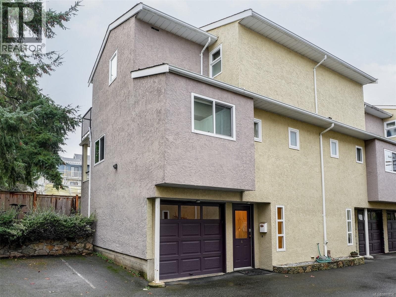 4 947 Caledonia Ave — Victoria, British Columbia - Main photo