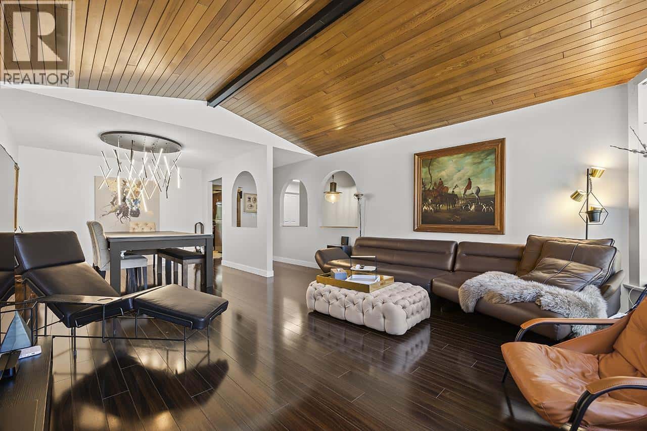 3155 CARDINAL DRIVE — Burnaby, British Columbia - Photo 3 of 40