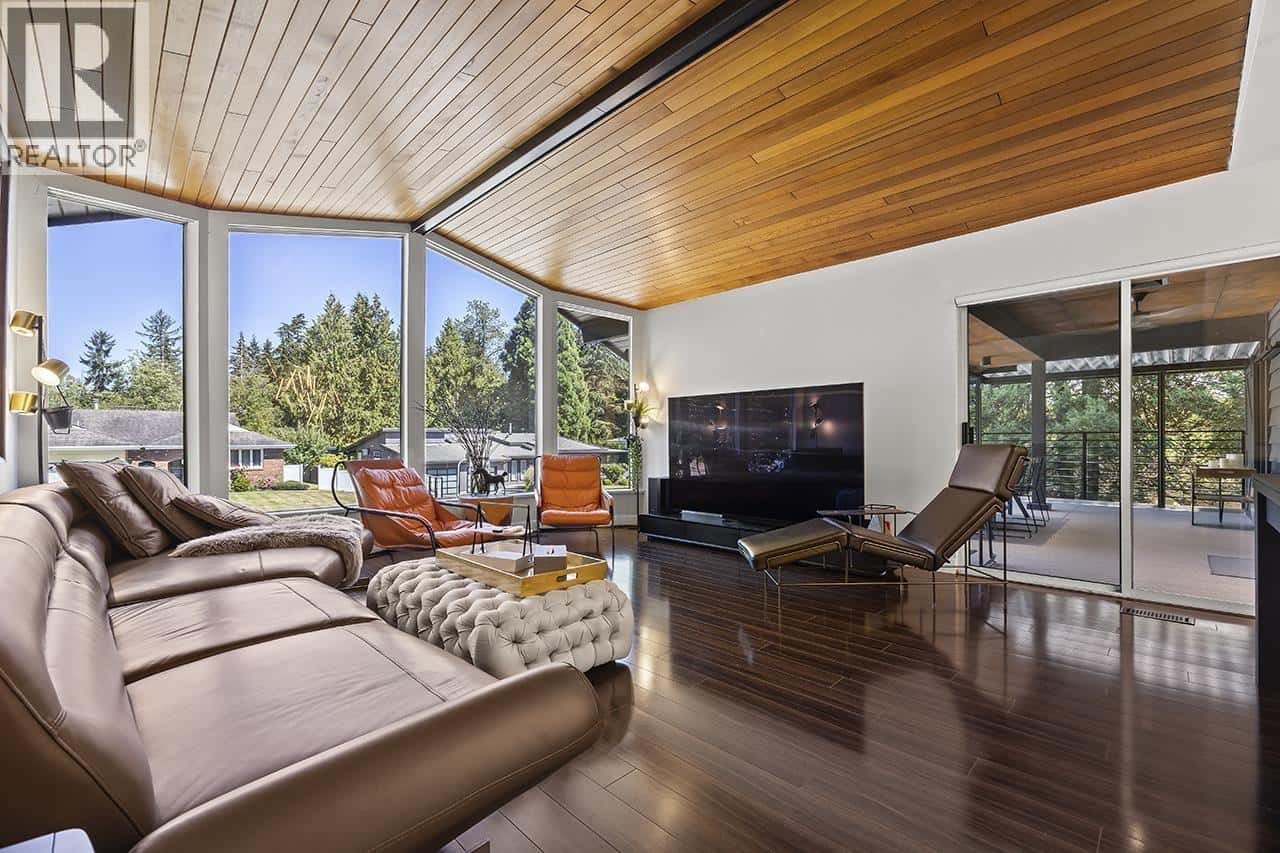 3155 CARDINAL DRIVE — Burnaby, British Columbia - Photo 5 of 40