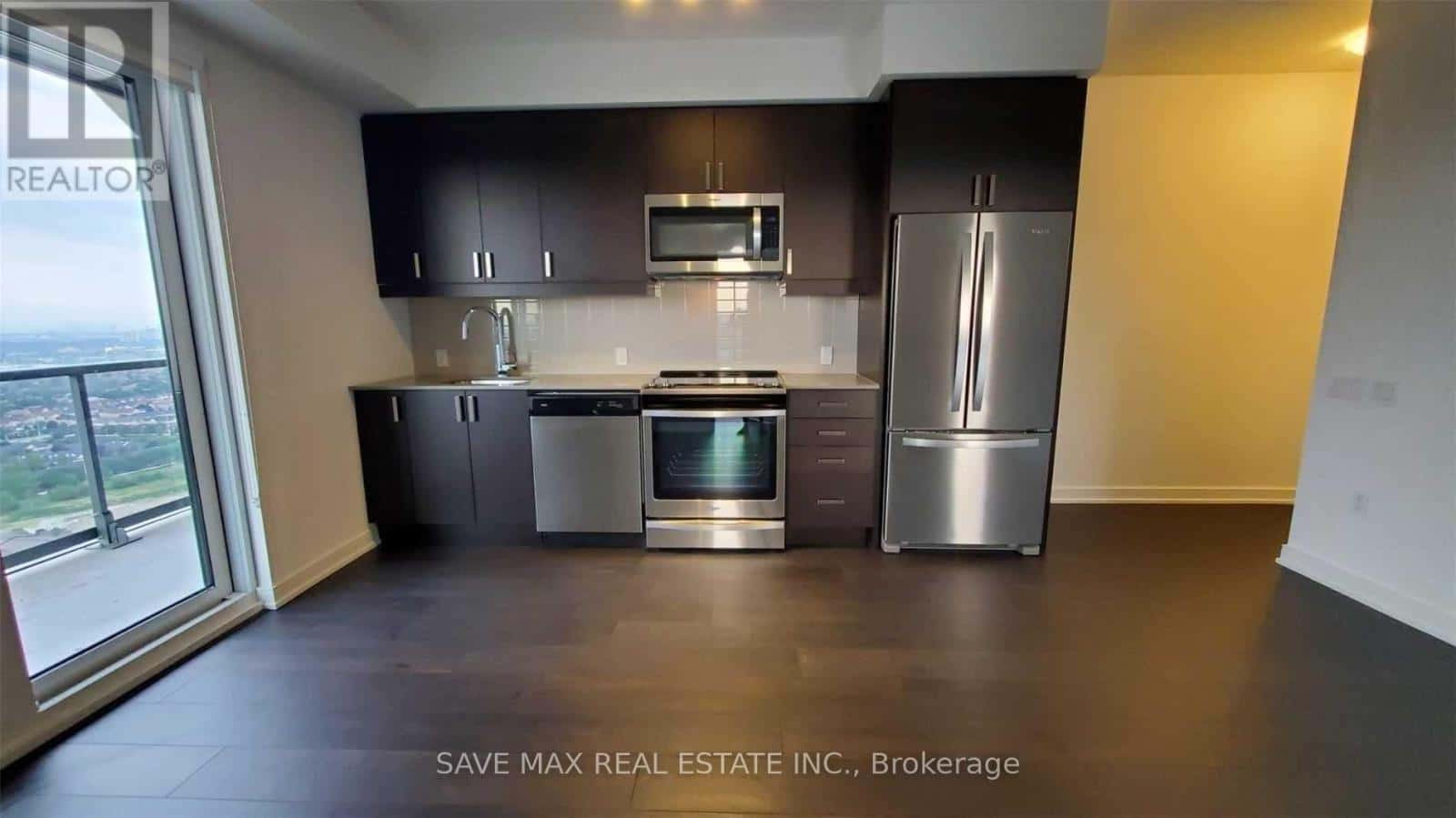 Mississauga (Hurontario) — Mississauga (Hurontario) - Photo 2 of 24