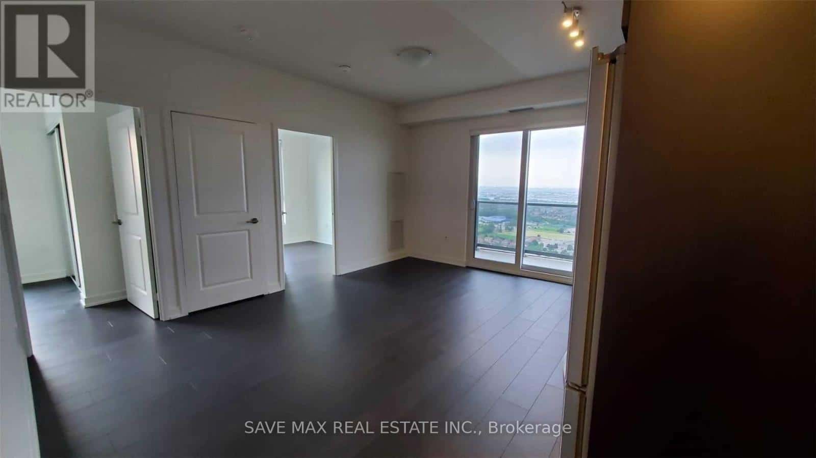 Mississauga (Hurontario) — Mississauga (Hurontario) - Photo 4 of 24