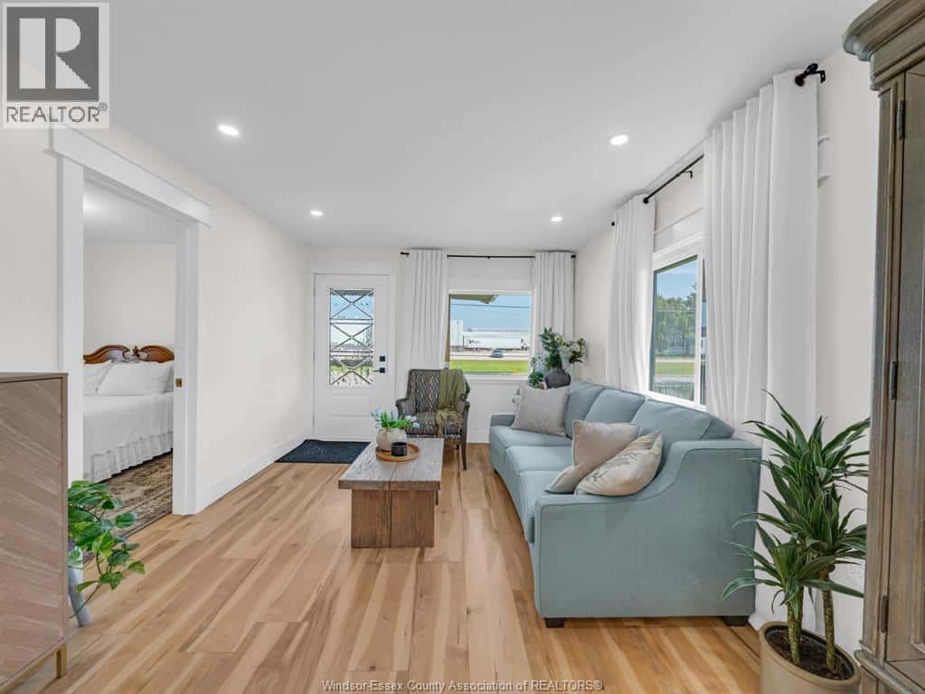 520 Mersea Rd 3 — Leamington, Ontario - Photo 5 of 50