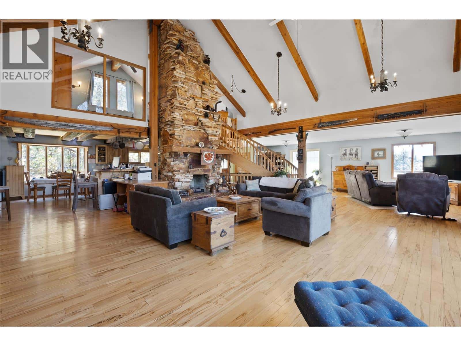 518 Sunny Bay Road — Okanagan Falls, British Columbia - Photo 3 of 108