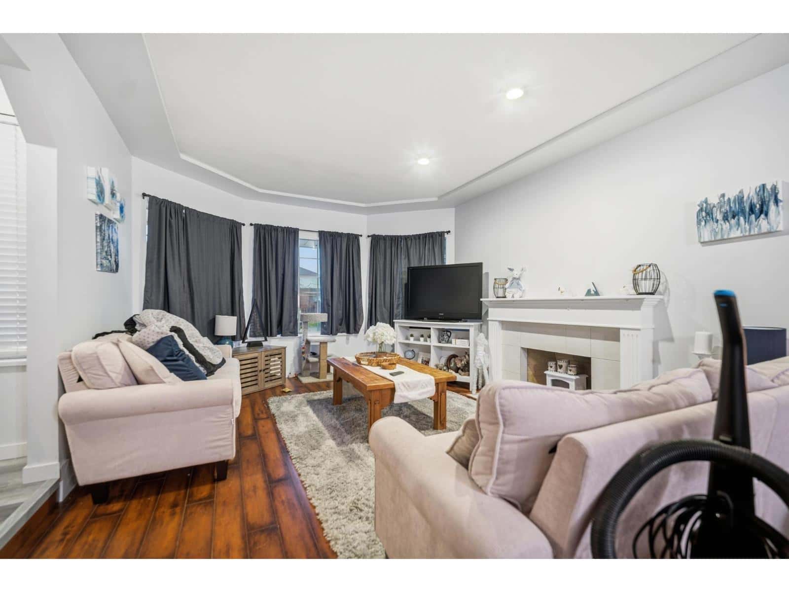 Surrey — Surrey - Photo 5 of 26