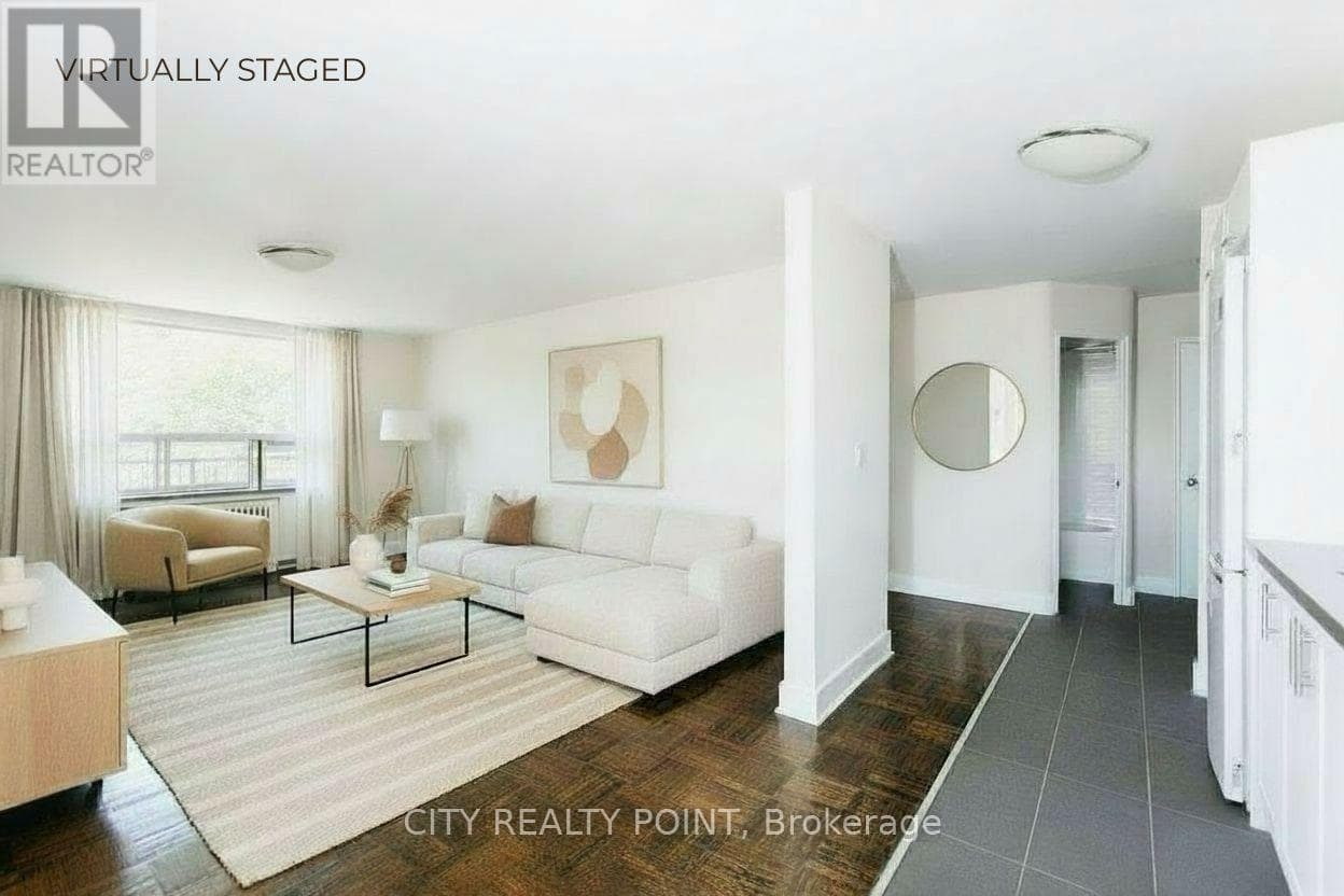 Toronto (Yonge-Eglinton) — Toronto (Yonge-Eglinton) - Main photo