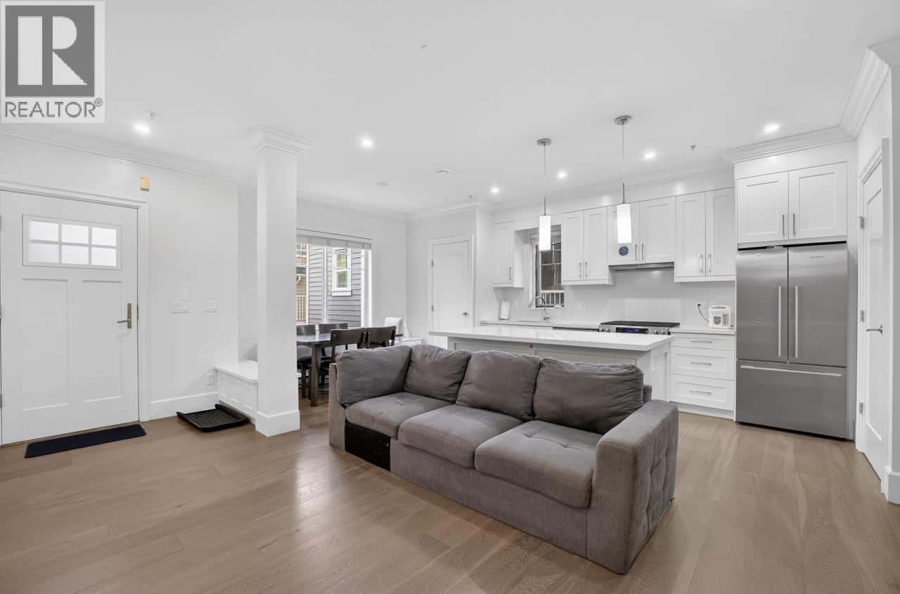 5685 KILLARNEY STREET — Vancouver, British Columbia - Photo 3 of 36