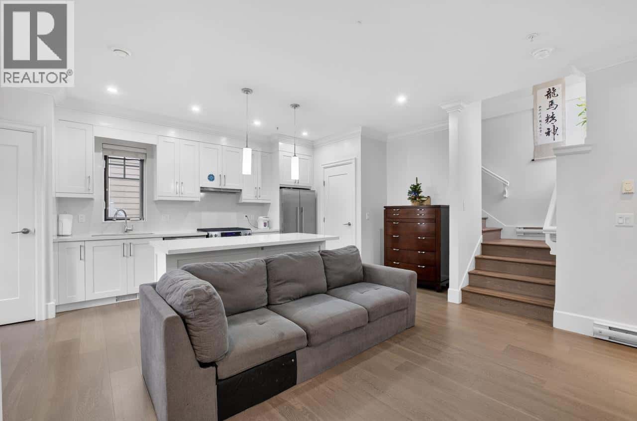 5685 KILLARNEY STREET — Vancouver, British Columbia - Photo 4 of 36