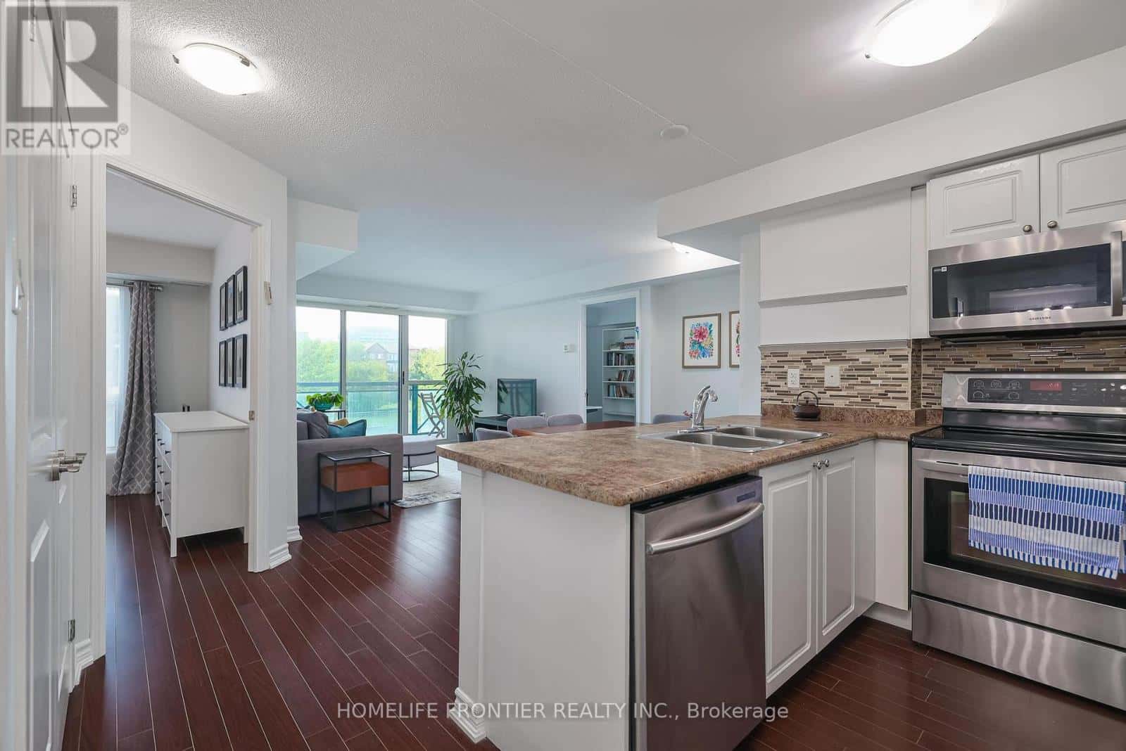 201 - 920 SHEPPARD AVENUE W — Toronto (Bathurst Manor), Ontario - Photo 5 of 68