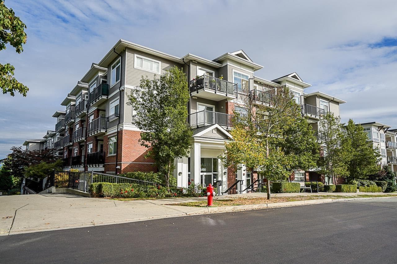 316 6480 195A STREET — Surrey, British Columbia - Main photo