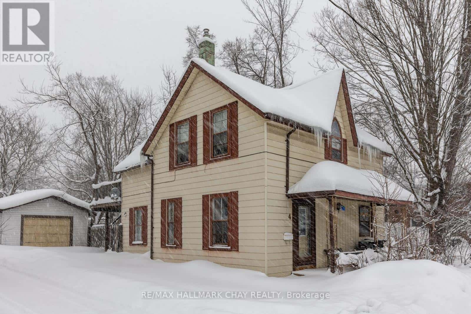 4 EAST STREET — Barrie (Wellington), Ontario - Photo 2 of 10