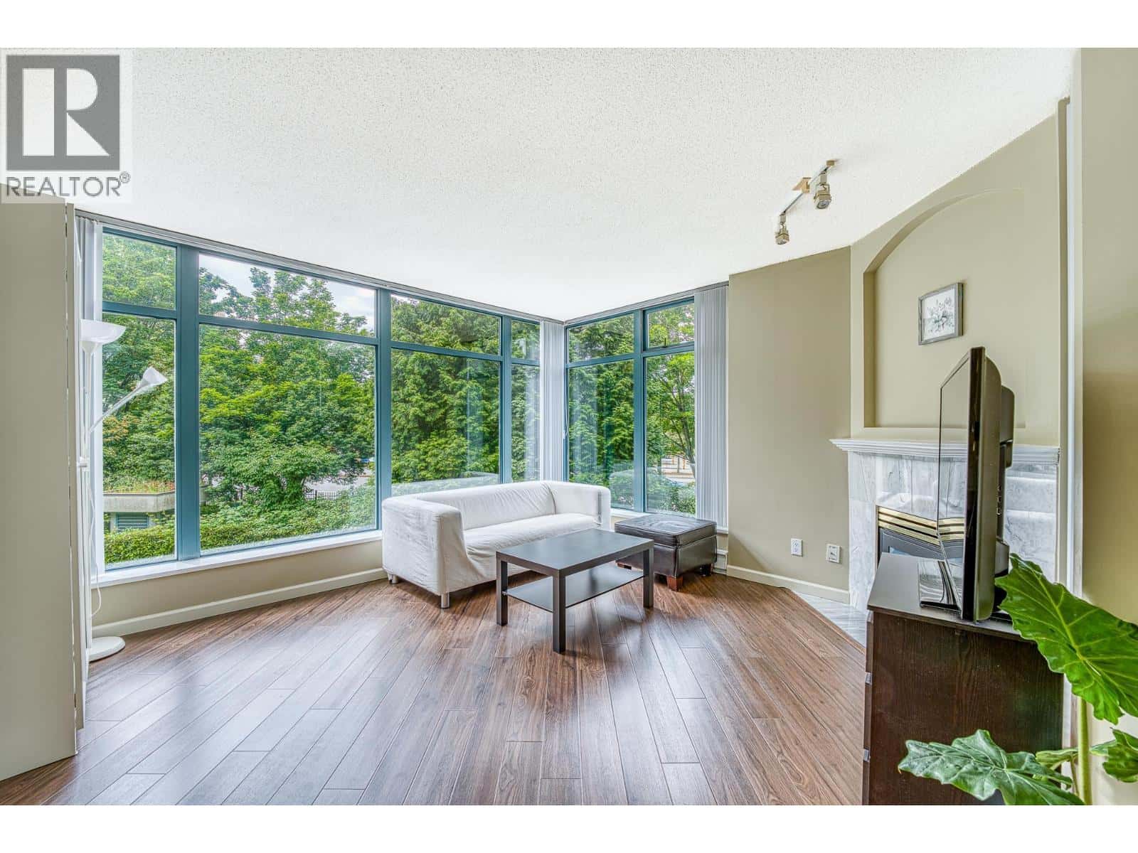 206 4505 HAZEL STREET — Burnaby, British Columbia - Photo 3 of 17