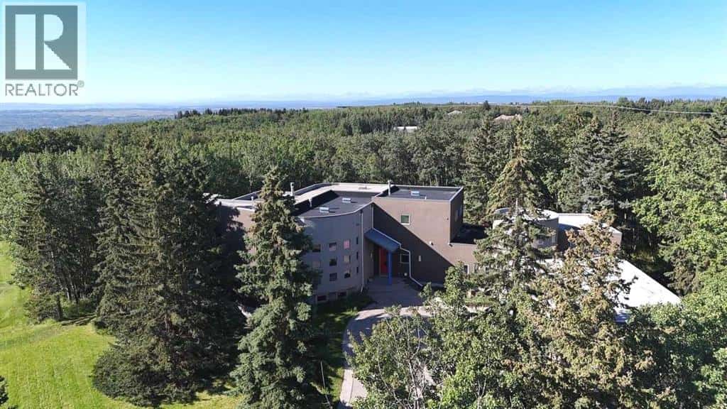 43 Westbluff Place — Rural Rocky View County, Alberta - Photo 2 of 50