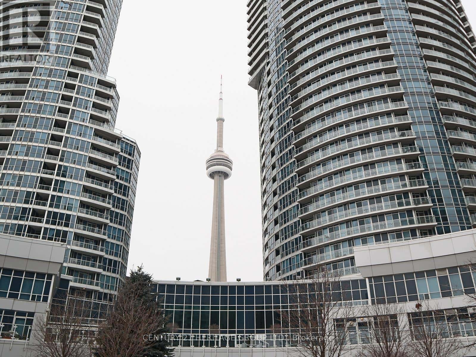 604 - 8 YORK STREET — Toronto (Waterfront Communities) - Photo 2 of 15