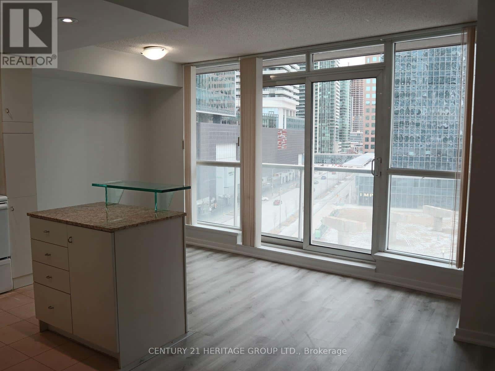 604 - 8 YORK STREET — Toronto (Waterfront Communities) - Photo 5 of 15