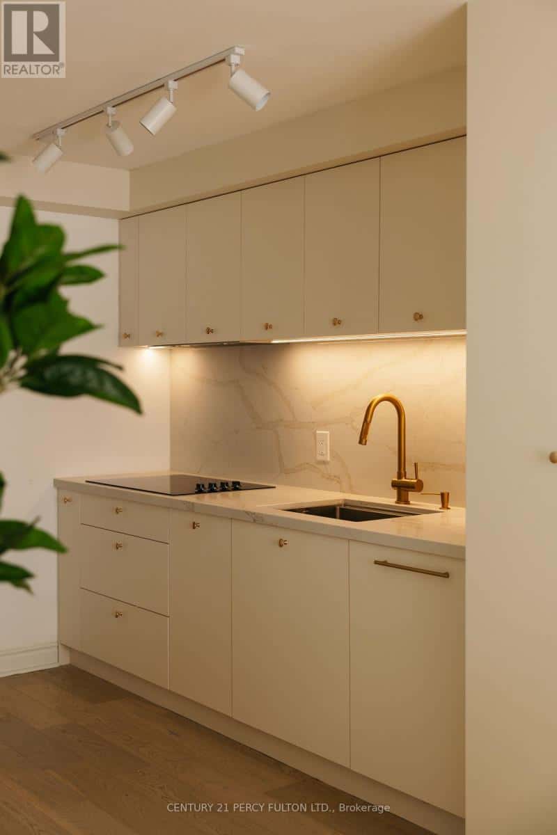 302 - 1 RIPLEY AVENUE — Toronto (High Park-Swansea), Ontario - Photo 5 of 68