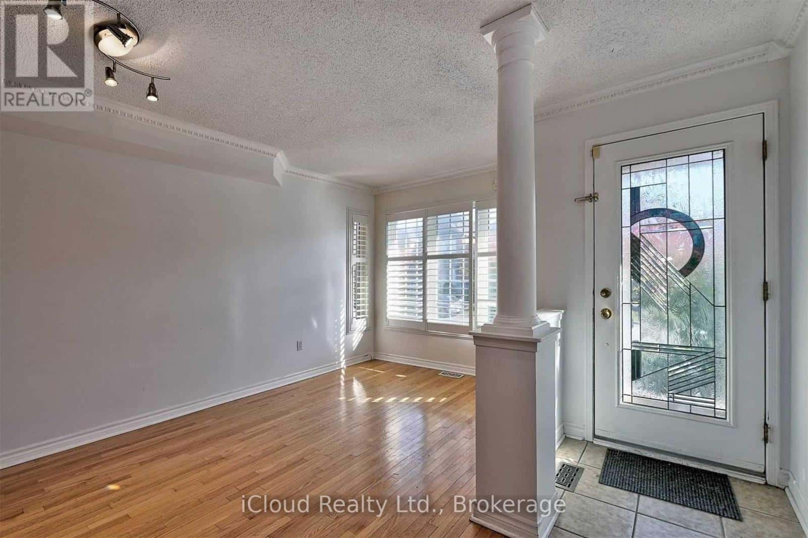 Mississauga (Churchill Meadows) — Mississauga (Churchill Meadows) - Photo 4 of 18