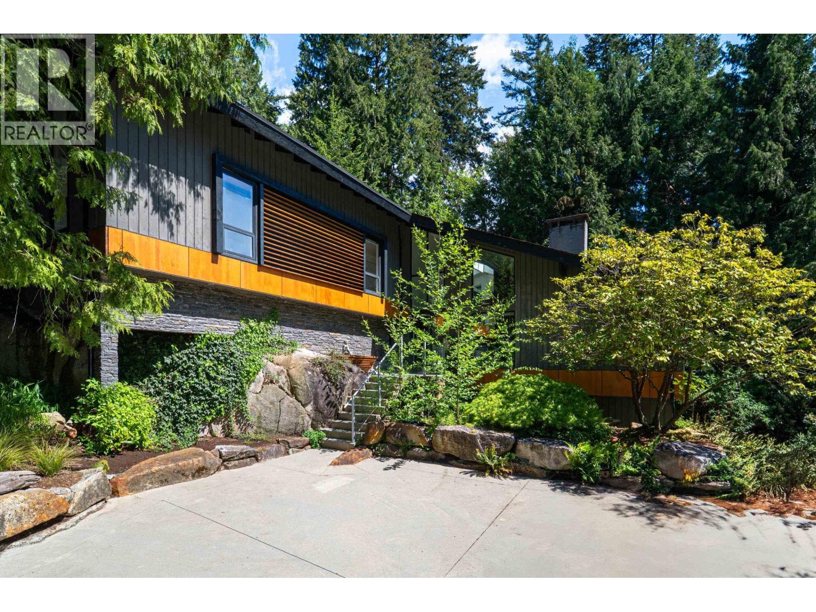 3985 BAYRIDGE AVENUE — West Vancouver, British Columbia - Main photo