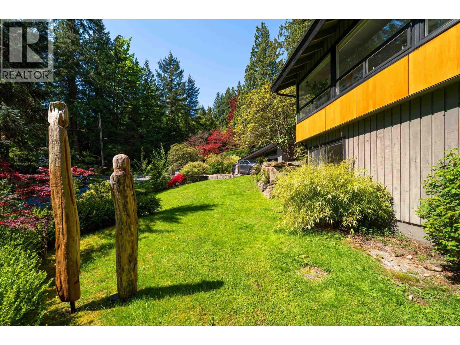 3985 BAYRIDGE AVENUE — West Vancouver, British Columbia - Photo 4 of 33