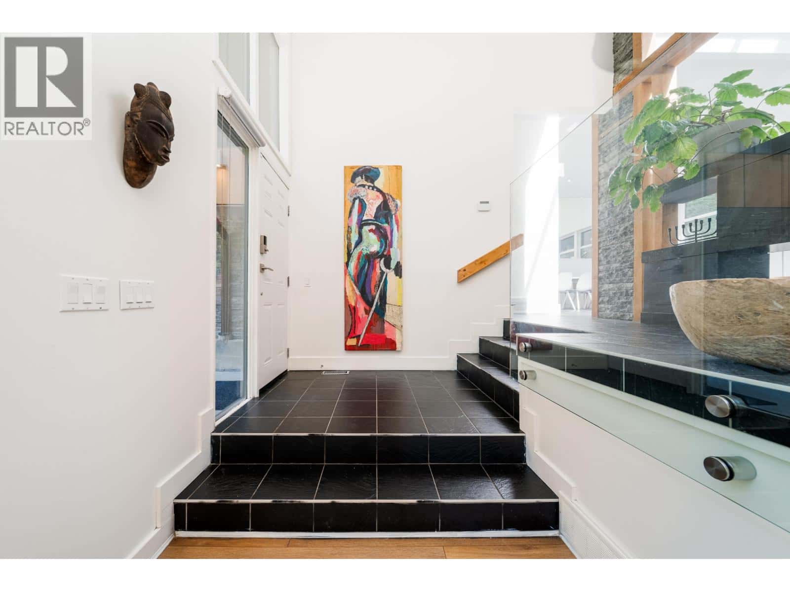 3985 BAYRIDGE AVENUE — West Vancouver, British Columbia - Photo 5 of 33