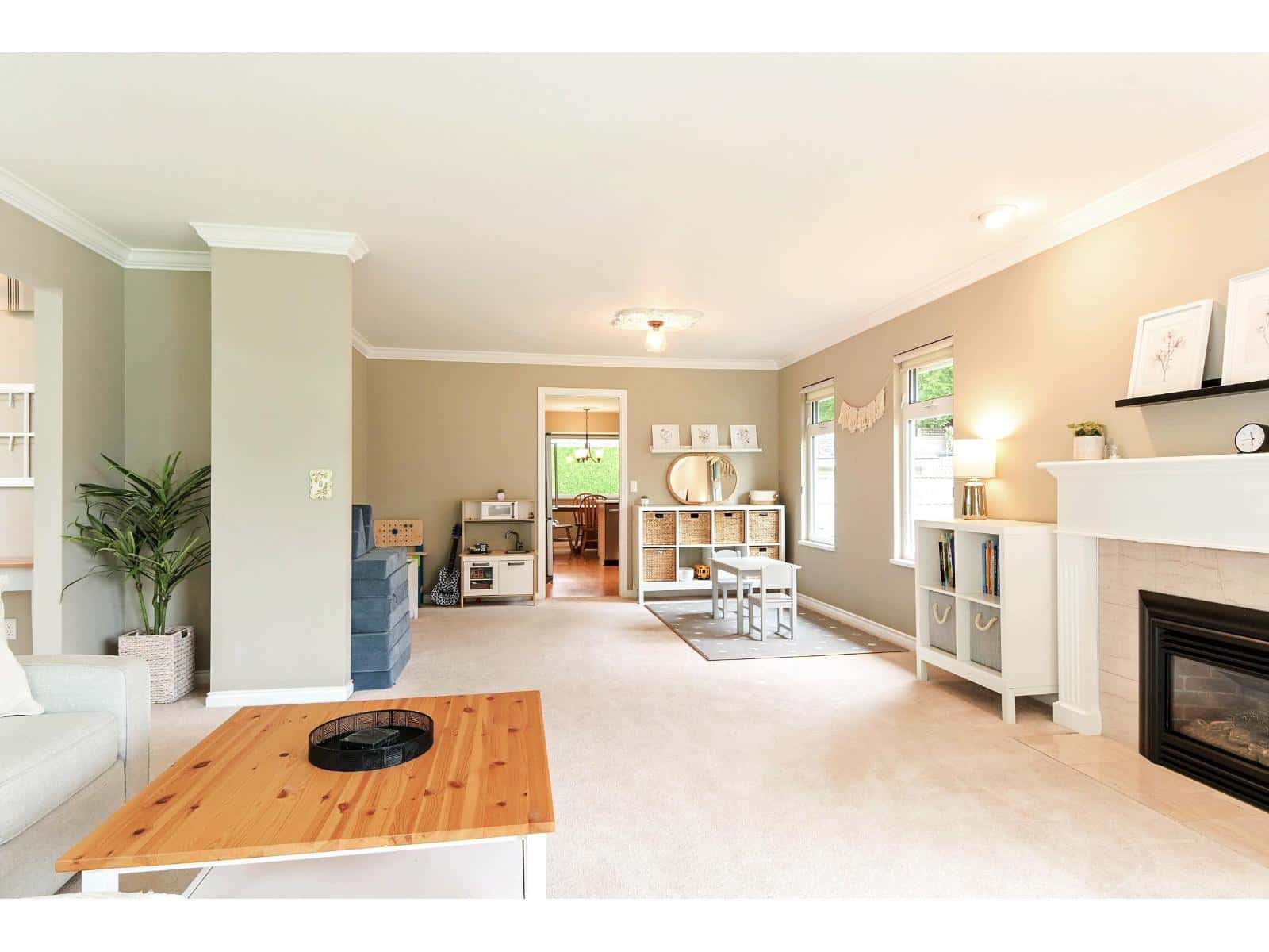 16333 79 AVENUE — Surrey, British Columbia - Photo 5 of 33