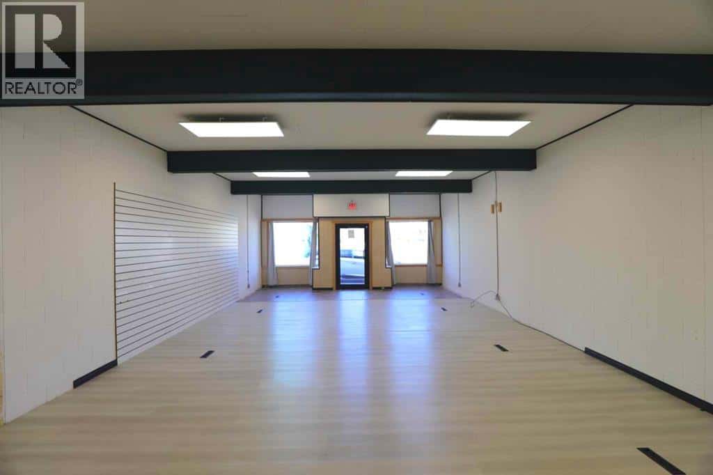 726 Main Street — Pincher Creek, Alberta - Photo 5 of 7