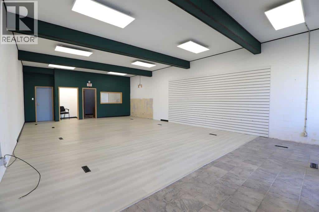 726 Main Street — Pincher Creek, Alberta - Photo 4 of 7