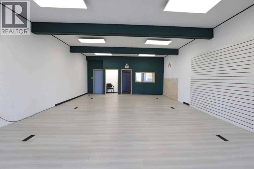 726 Main Street — Pincher Creek, Alberta - Photo 2 of 7