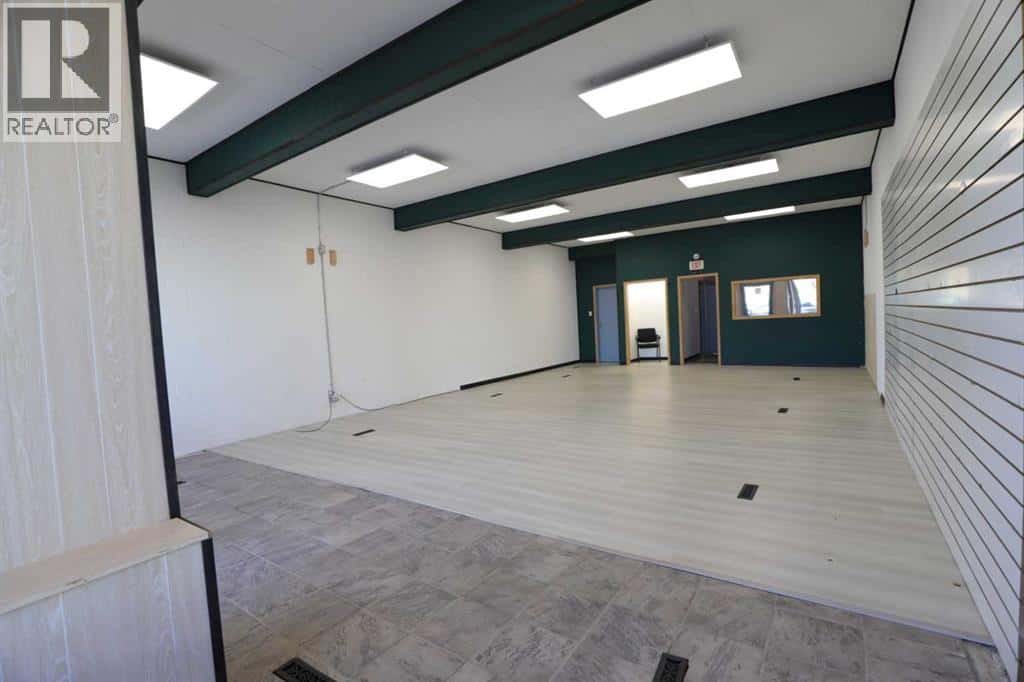 726 Main Street — Pincher Creek, Alberta - Photo 3 of 7