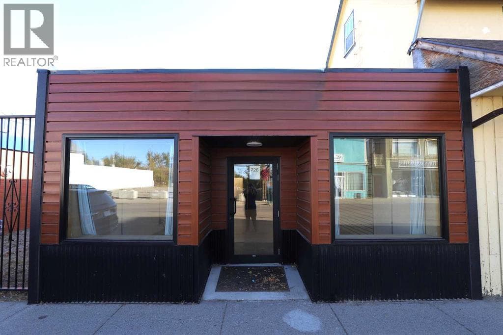 726 Main Street — Pincher Creek, Alberta - Main photo