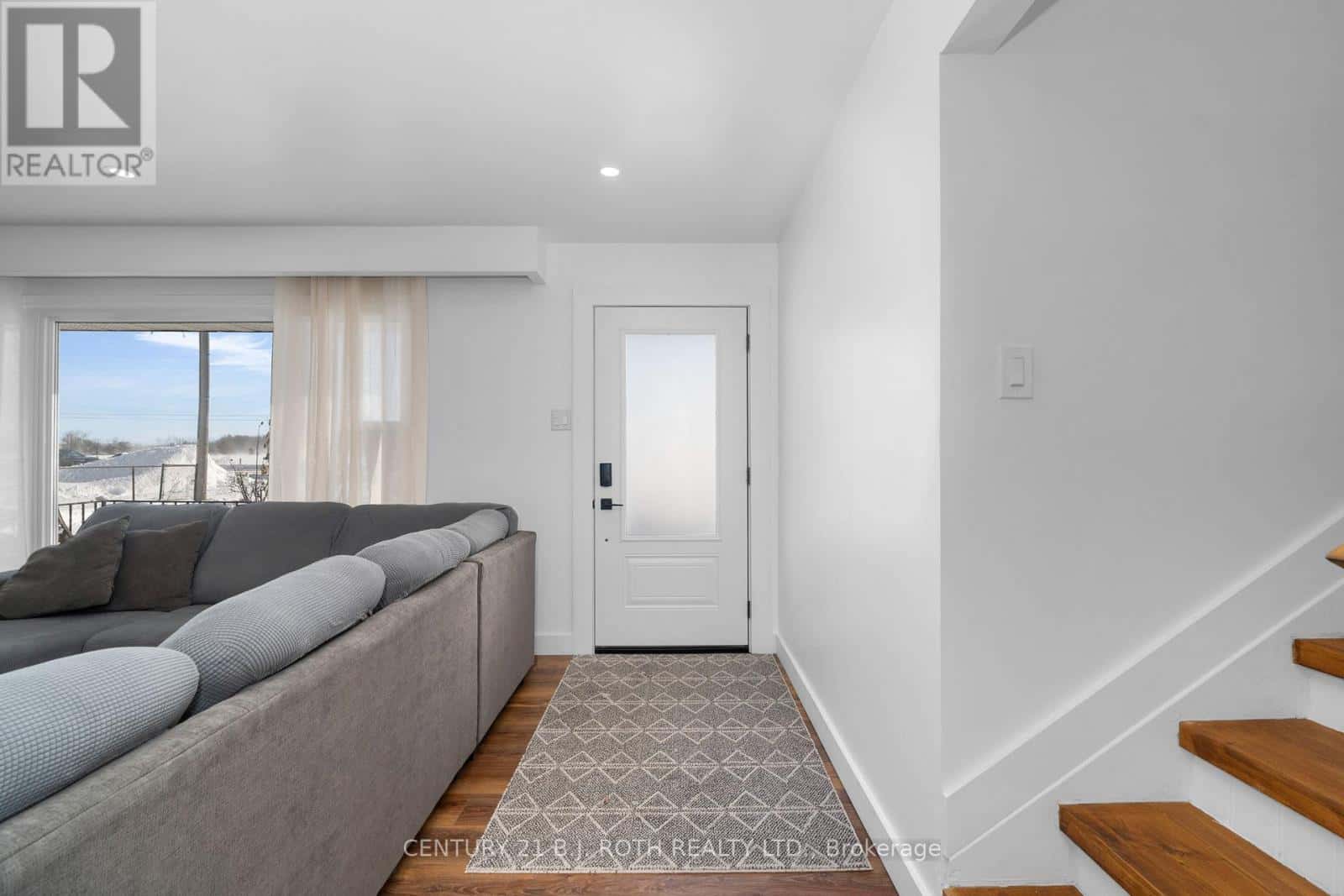 5812 COUNTY RD 90 — Springwater, Ontario - Photo 5 of 32