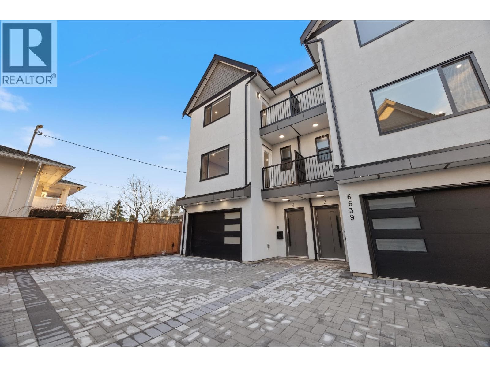 3 6639 ACACIA AVENUE — Burnaby, British Columbia - Main photo