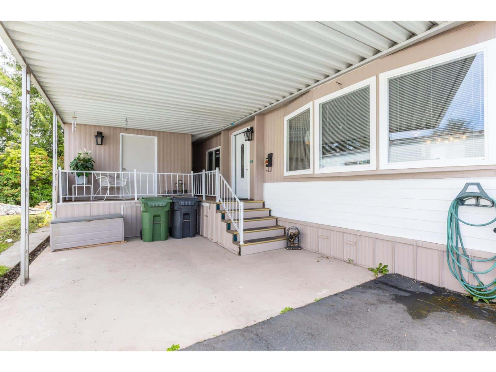 251 1840 160 STREET — Surrey, British Columbia - Photo 2 of 31